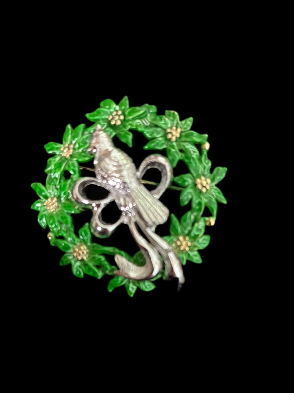 Silver tone EUC  Bird on Green Wreath Pet Bird Decorative Brooch
